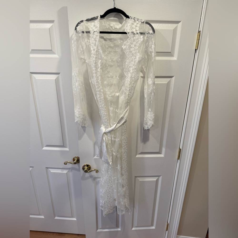 White Etophe Studios Lace Robe Coverup Large Wedding Robe Beautiful Long Sleeve